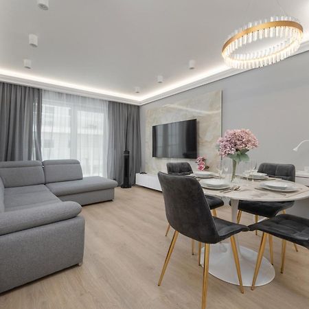 Elegant Apartment With Balcony By The Oder River In Wroclaw By Renters Prestige Екстериор снимка