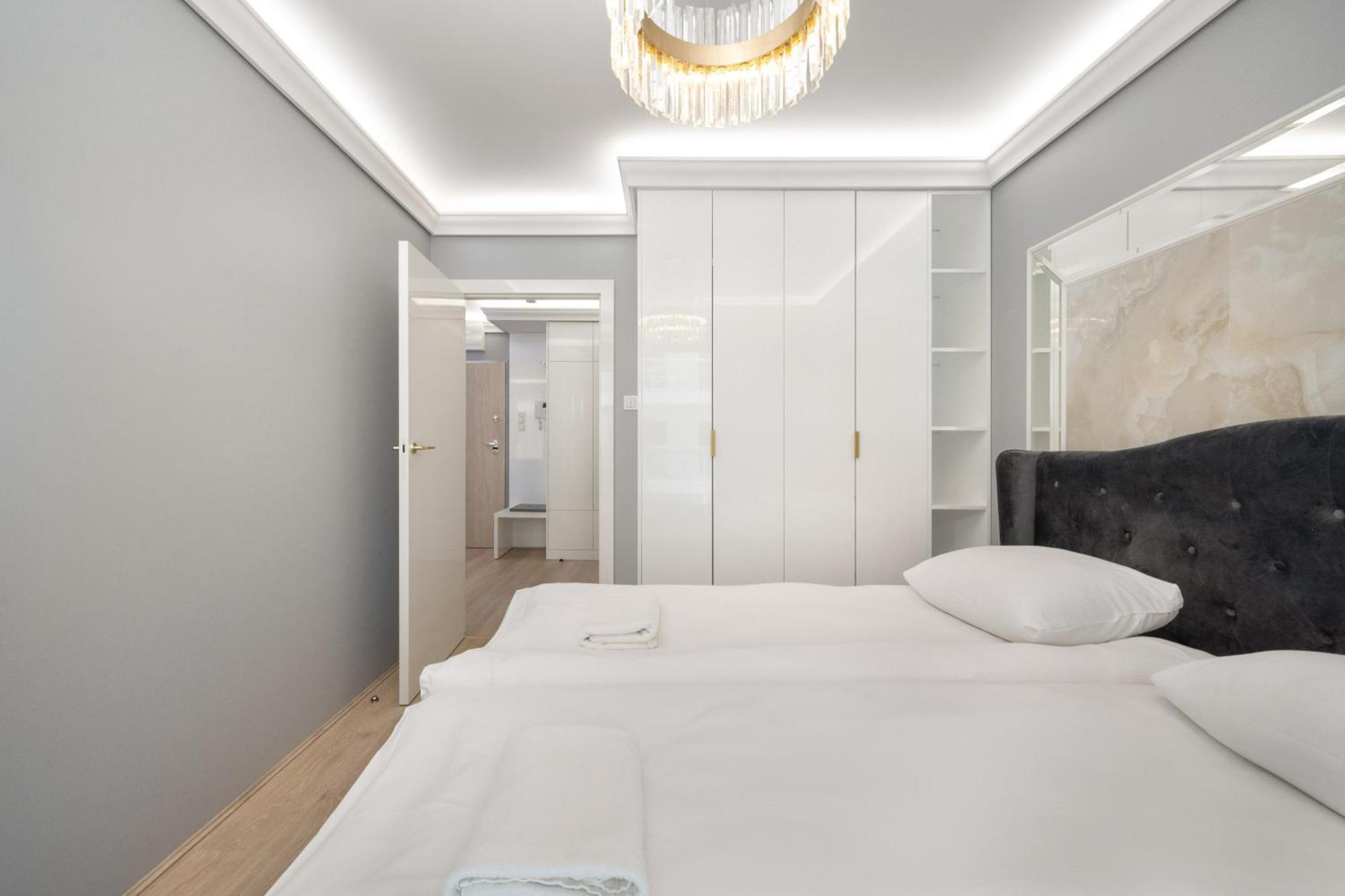 Elegant Apartment With Balcony By The Oder River In Wroclaw By Renters Prestige Екстериор снимка