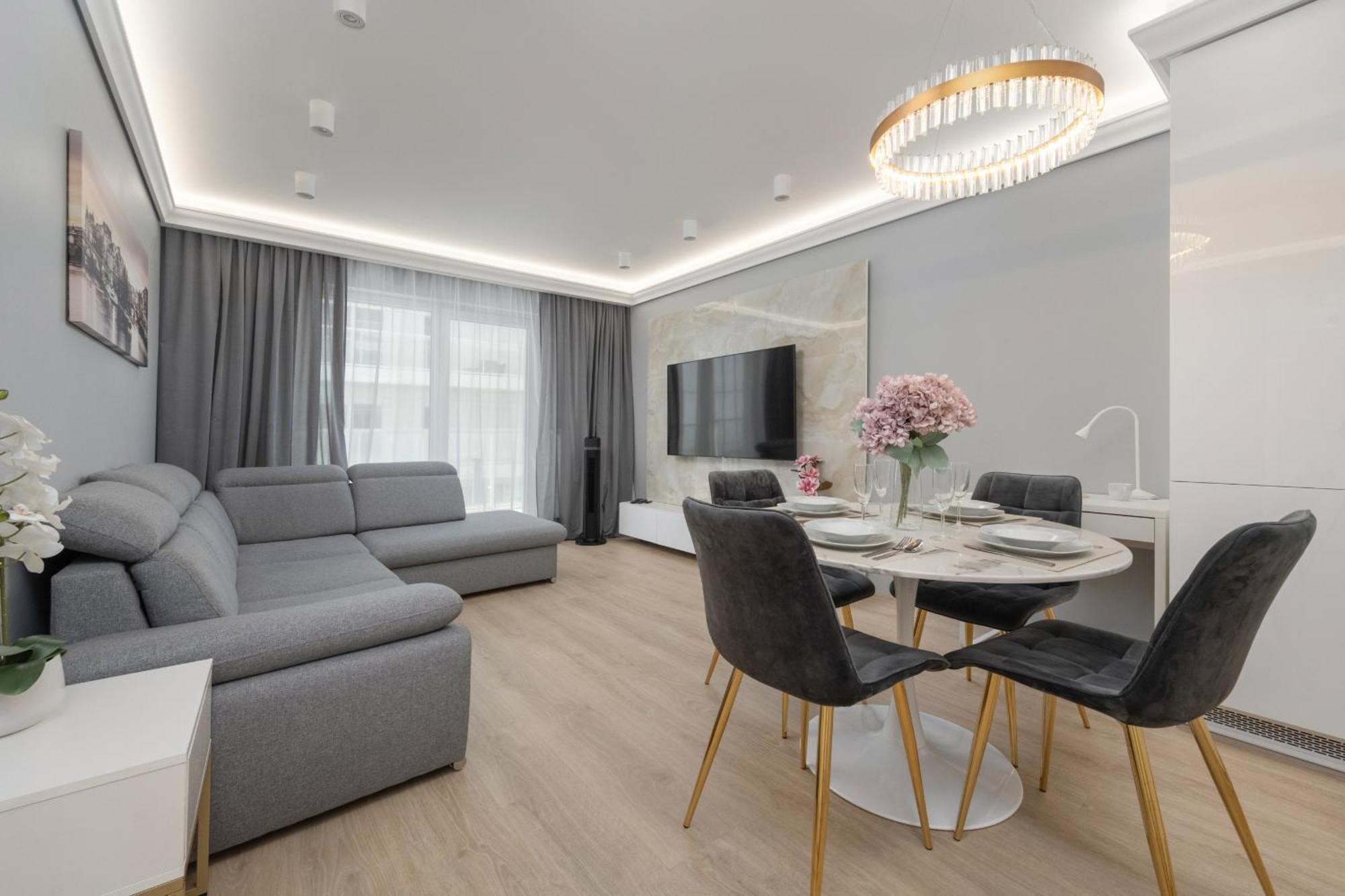 Elegant Apartment With Balcony By The Oder River In Wroclaw By Renters Prestige Екстериор снимка