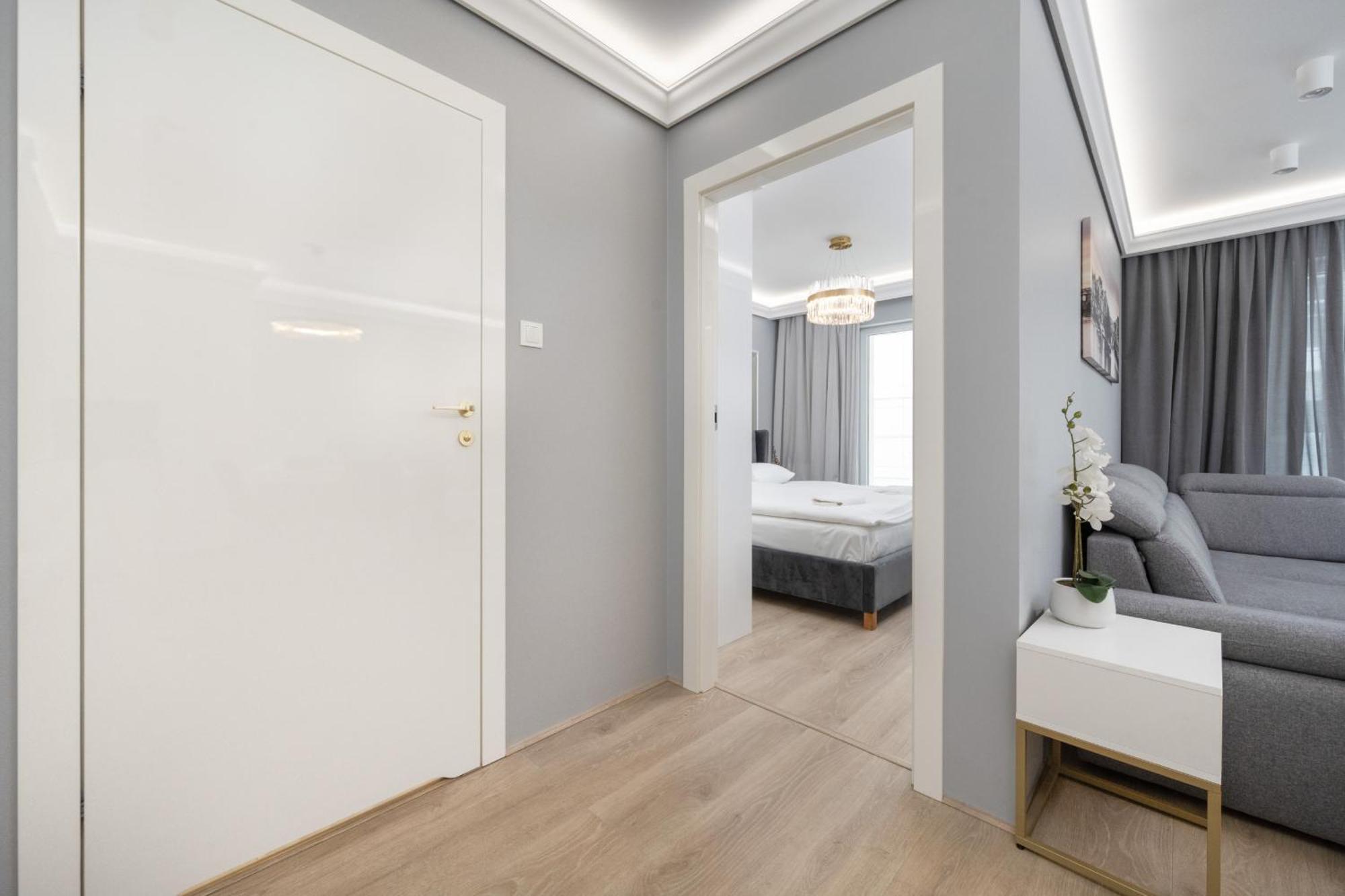 Elegant Apartment With Balcony By The Oder River In Wroclaw By Renters Prestige Екстериор снимка