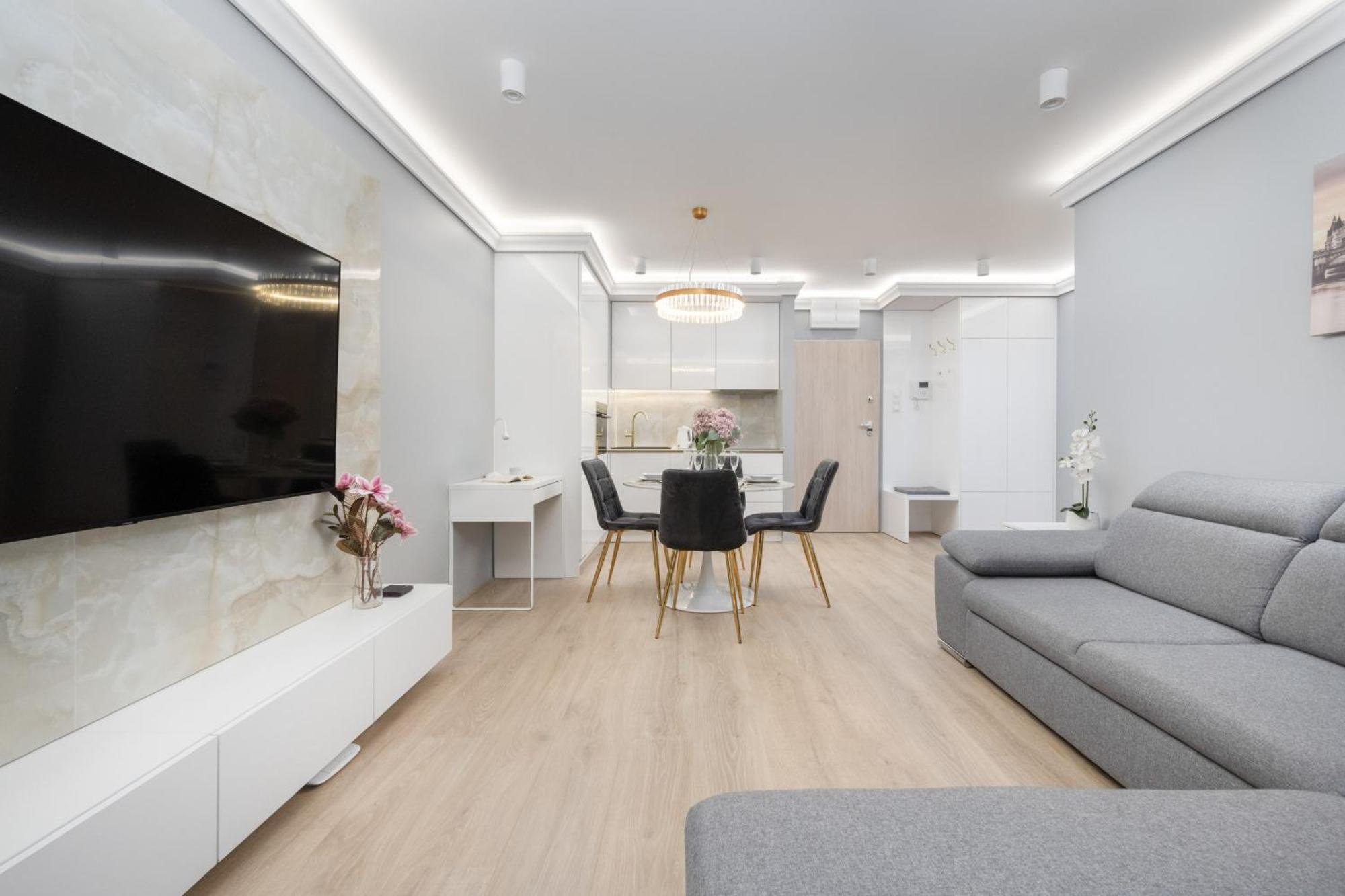 Elegant Apartment With Balcony By The Oder River In Wroclaw By Renters Prestige Екстериор снимка
