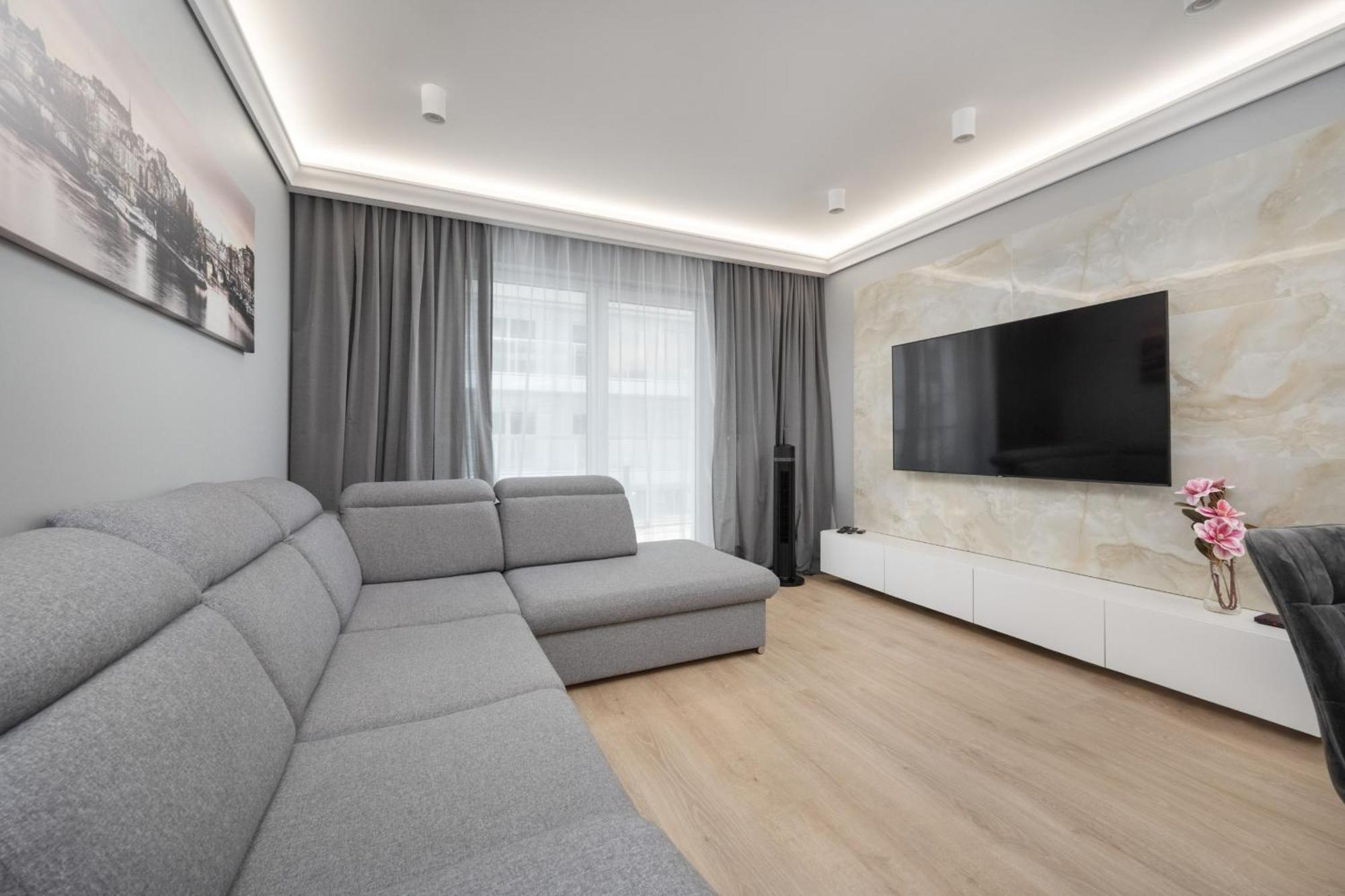 Elegant Apartment With Balcony By The Oder River In Wroclaw By Renters Prestige Екстериор снимка
