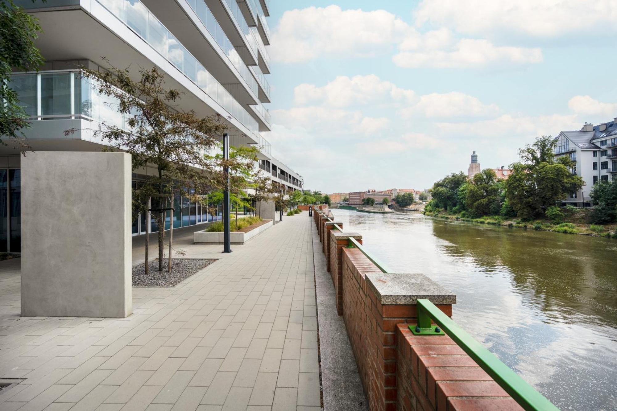 Elegant Apartment With Balcony By The Oder River In Wroclaw By Renters Prestige Екстериор снимка